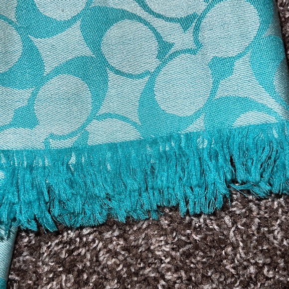 Authentic mint green Coach scarf - Picture 3 of 4